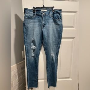 Levi’s 711 skinny jeans mid rise size 32. NEVER WORN